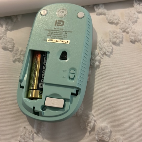 Wireless keyboard and mouse - Picture 3 of 3